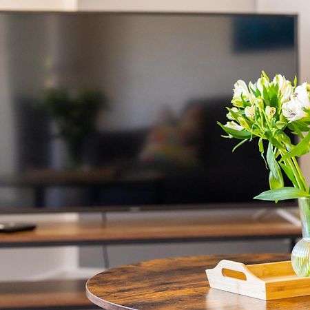 Central Serviced Apartments - 2 Bedroom - Free Street Parking - Fast Wifi - Smart Tvs In All Rooms - Ground Level - Family Neighbourhood - 3 X Double Beds - Heating 24-7 - Trade Stays - Weekly & Monthly Offers Dundee Exterior foto